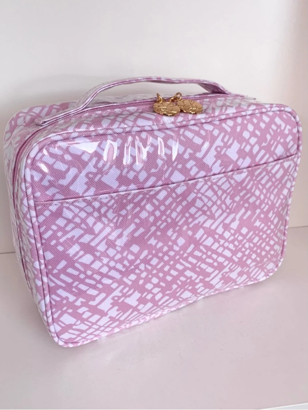 Hold NWOT Estée Lauder Pink vanity case